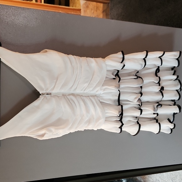 Forever 21 V Neck Midi Dress - Picture 5 of 5